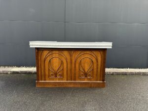 Comptoir en étain avec bordure art nouveau